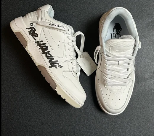 Off-White Out Of Office For Walking en Off-White Out Of Office For Walking